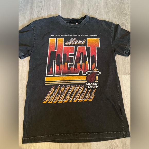Abercrombie and Fitch Miami Heat T Shirt - Picture 1 of 5